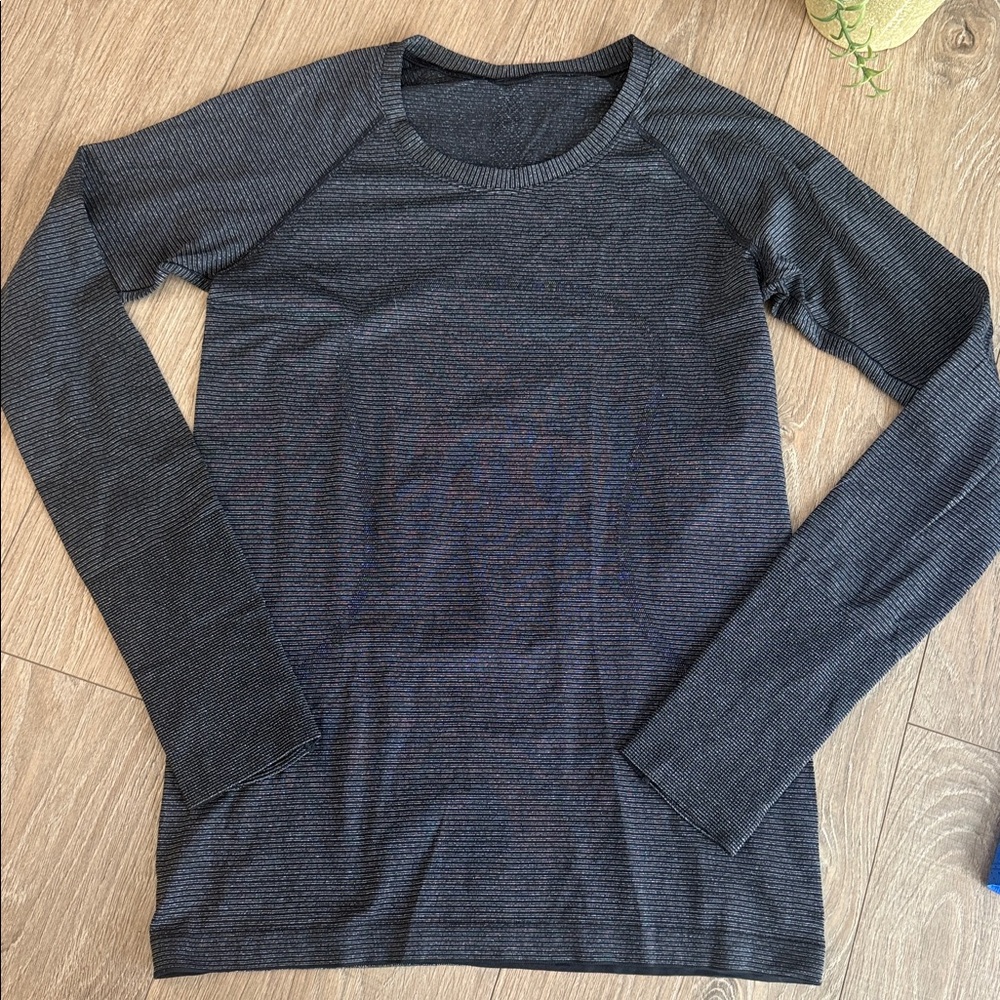 ((2 PIECE)) LULULEMON WORKOUT TOP BUNDLE SIZE 8/MEDIUM EEEUC - Picture 6 of 9